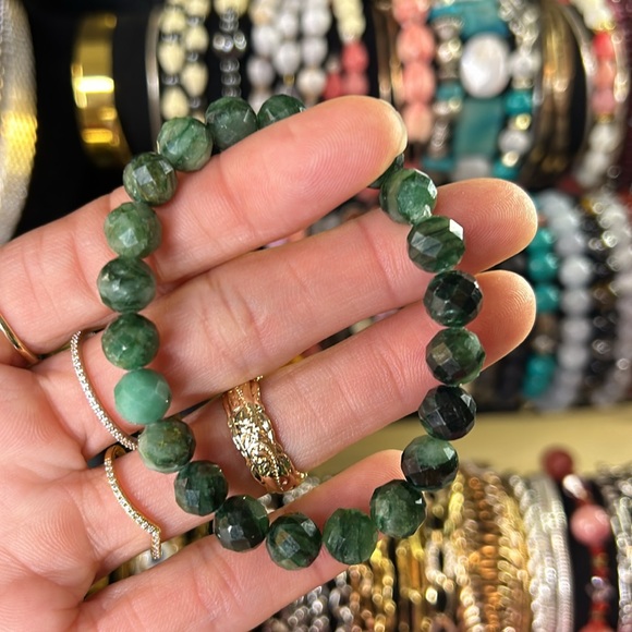 8mm Faceted Emerald Bracelet Made In Maui - Picture 3 of 7